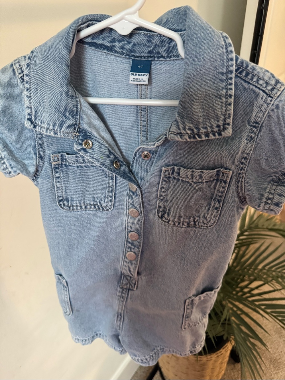 Old Navy Light Wash Denim Short-Sleeve Romper Size 4T - Picture 2 of 2